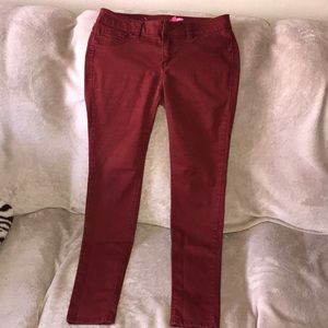 Size 7 reddish brown stretchy skinny leg jeans damaged 💕
